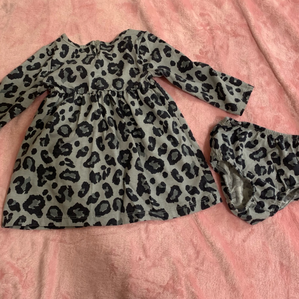 Dresses - Picture 4 of 5